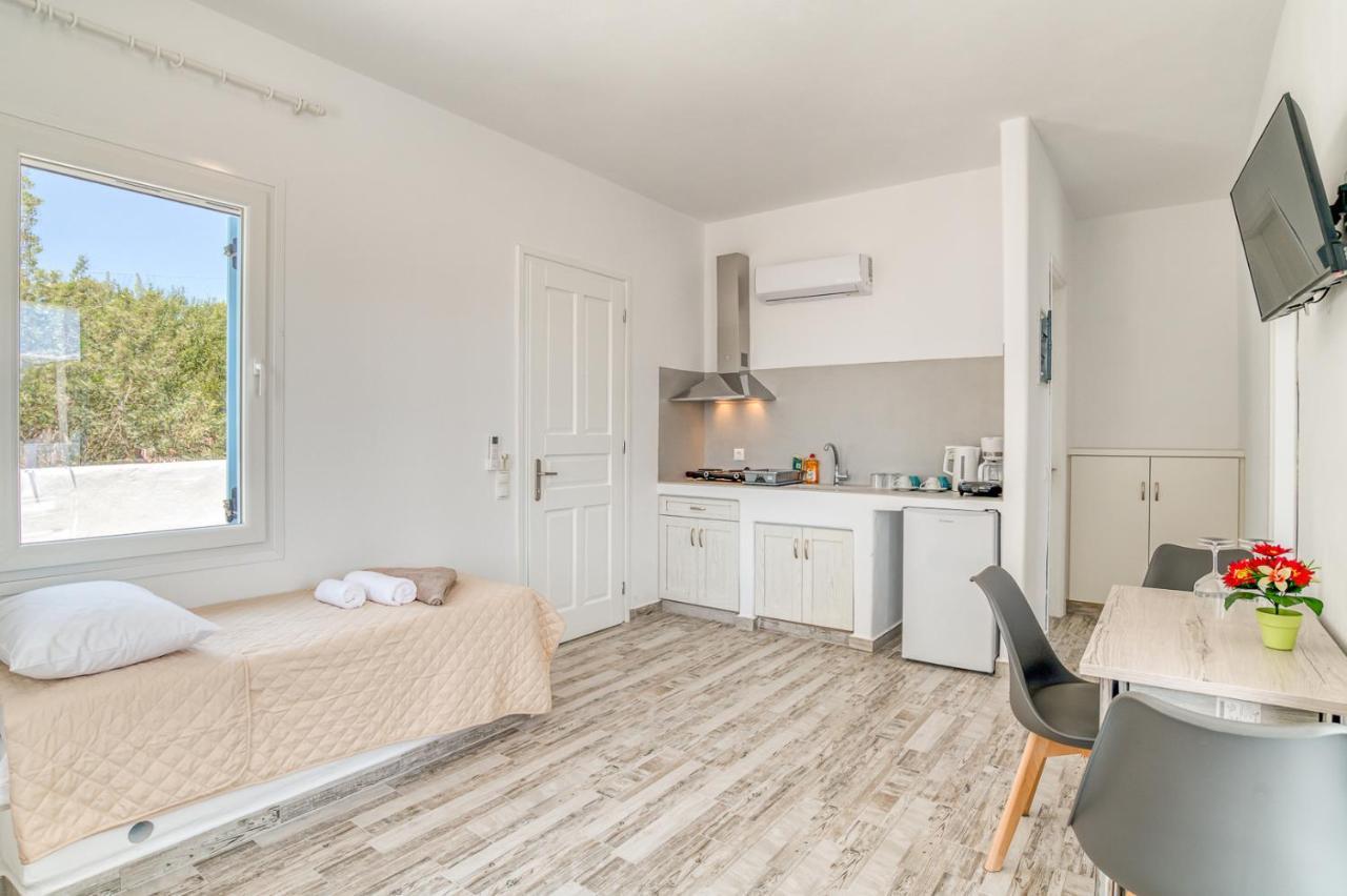 Ippocampos Seaside Serenity - Unwind At Paros Poolside Retreats Aliki  Exterior photo